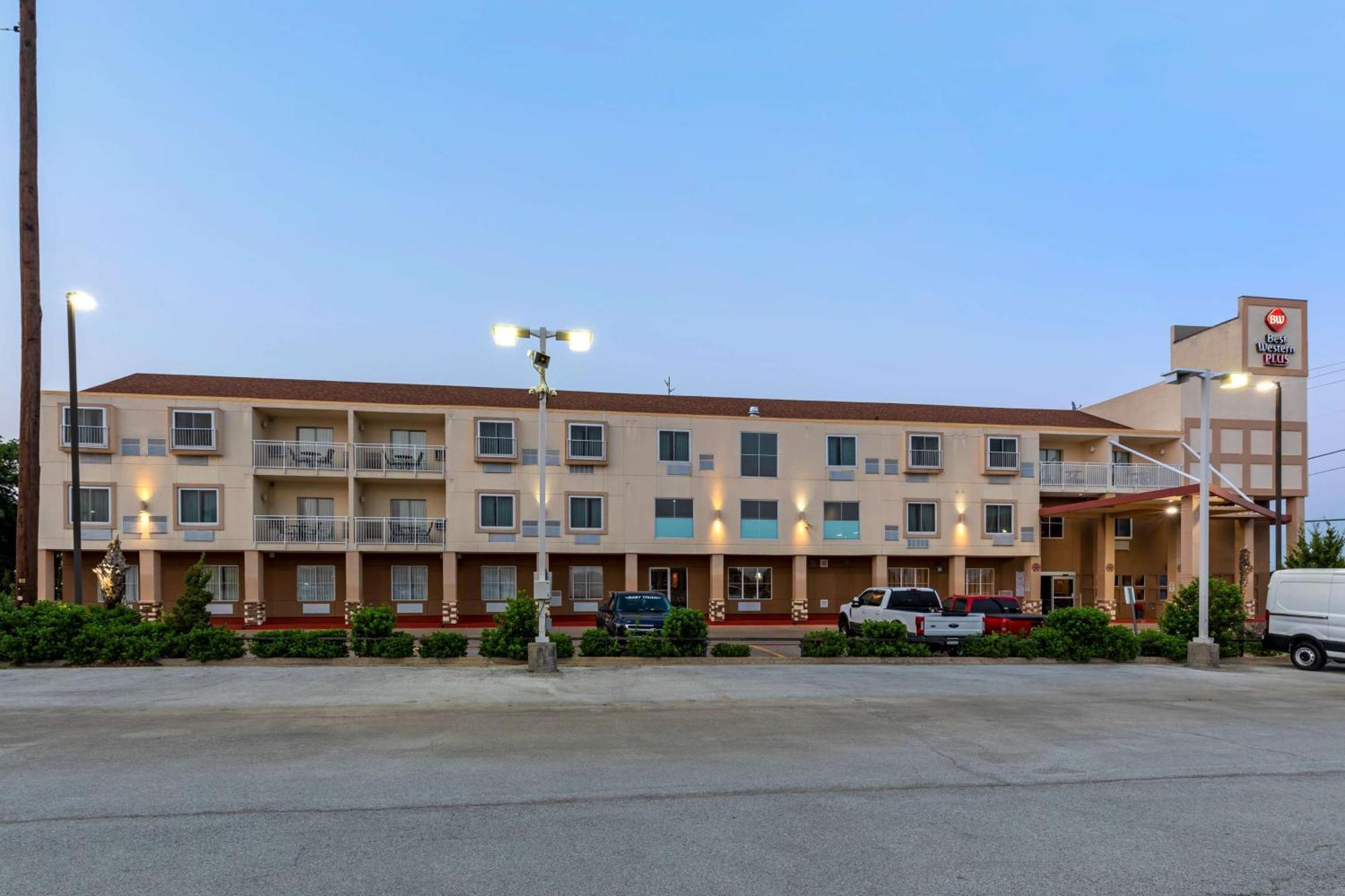 Best Western Plus Rockwall Inn & Suites Exterior photo